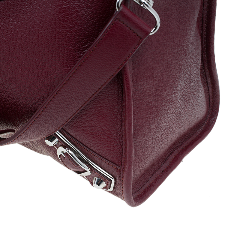 Balenciaga golf bag in burgundy leather, with clubs. 92 …