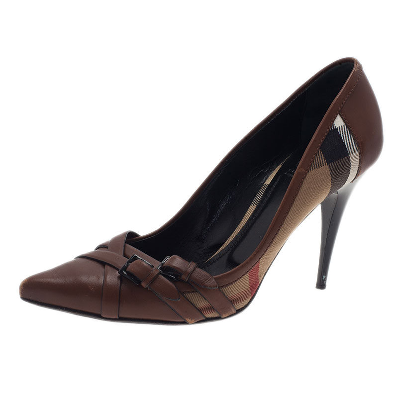 Pre Owned حذاء بربري جلد بني لامع ومقدمة مدببة و حزام الكاحل مقاس 39