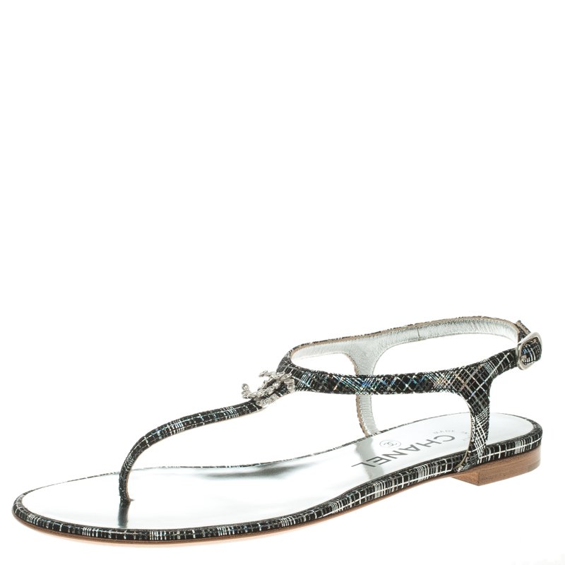 مملوكة مسبقًا Chanel Black Metallic Suede Crystal CC Thong Flat Sandals Size 36.5