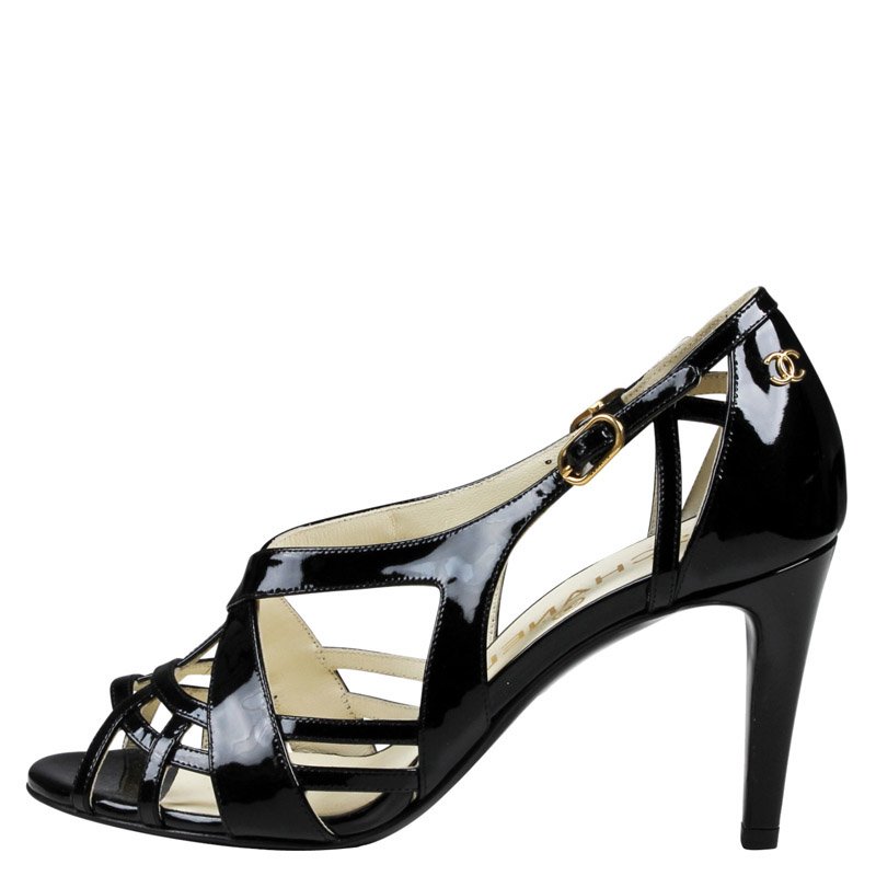 Pre Owned صندل شانيل جلد أسود لامع بسيور مقاس 35.5