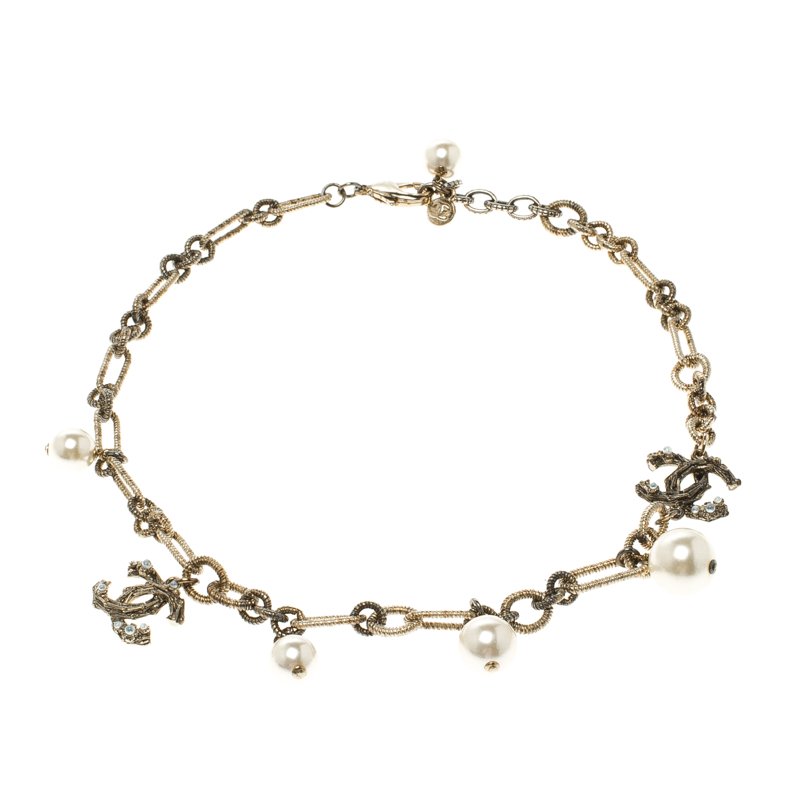 Pre Owned قلادة شانيل CC كريستال ولؤلؤ صناعي سلسلة ذهبية اللون