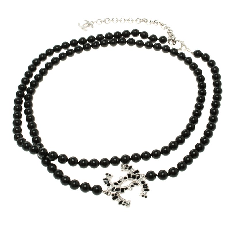 Pre Owned قلادة شانيل CC ساتوار كريستال وخزر أسود فضية اللون