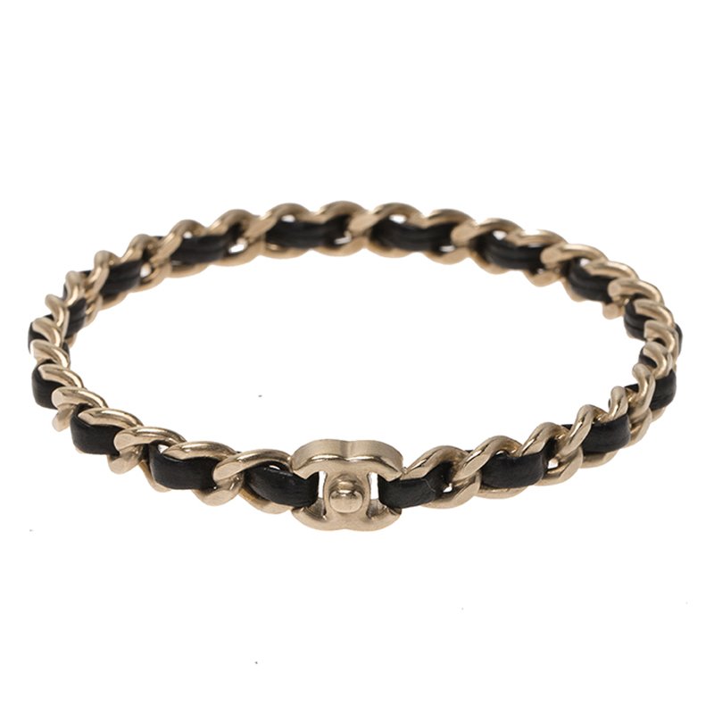 مملوكة مسبقًا Chanel CC Turnlock Logo Black Leather Woven Gold Tone Chain Bangle Size 21cm