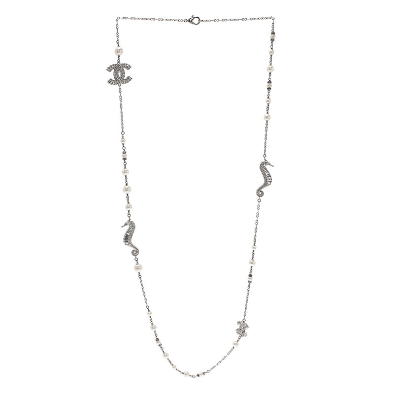Pre Owned قلادة شانيل CC سي هورس لؤلؤ صناعي كريستال