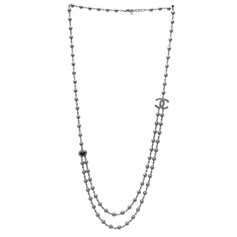 مملوكة مسبقًا Chanel CC Faux Pearl Necklace