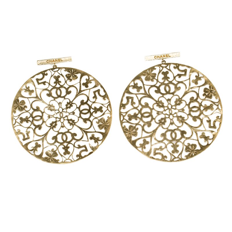 مملوكة مسبقًا أقراط شانيل دائرة ذهبية اللون كبيرة