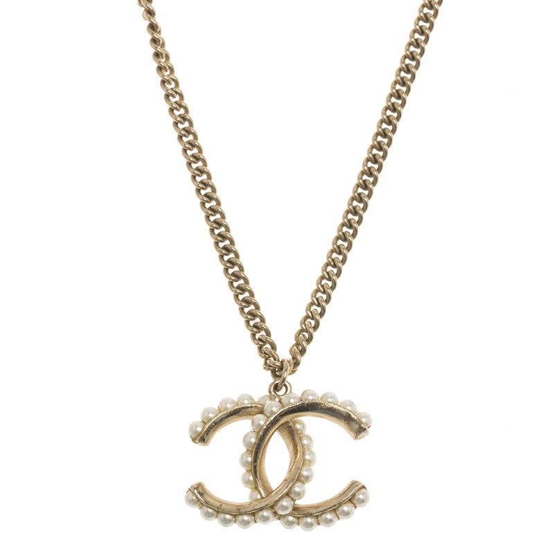Pre Owned Chanel CC Faux Pearl Gold Tone Pendant Necklace