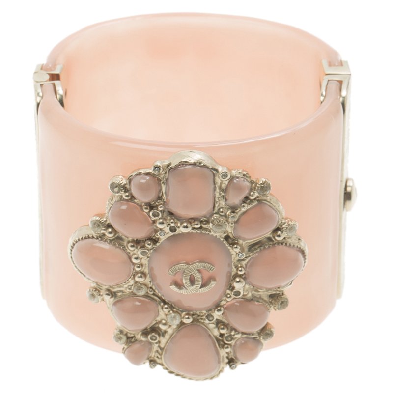 مملوكة مسبقًا Chanel CC Peach Resin Gold Tone Wide Cuff Bracelet 17cm