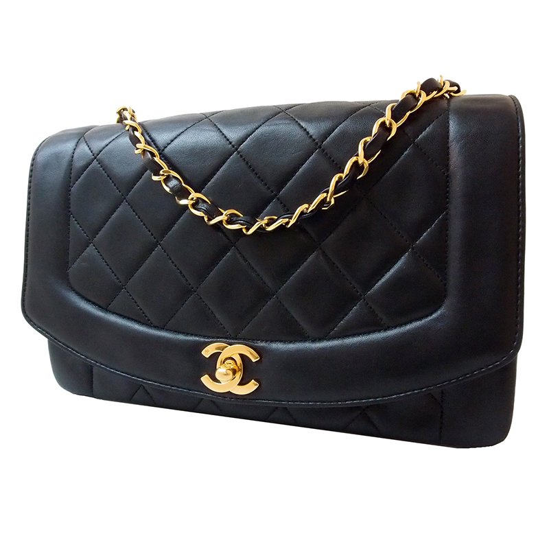 مملوكة مسبقًا حقيبة شانيل جلد خروف أسود كلاسيك بقلاب