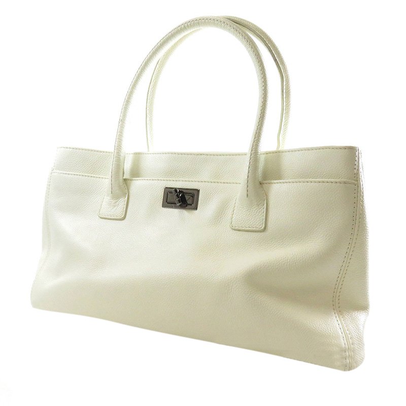Pre Owned Chanel White Leather Reissue Cerf Shopping Tote