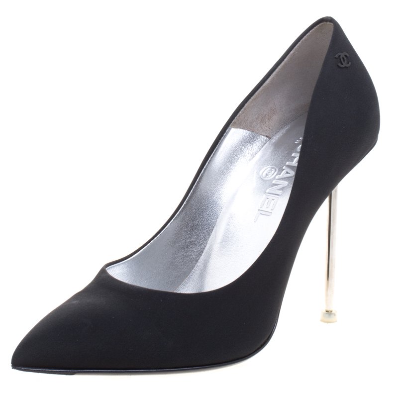 مملوكة مسبقًا Chanel Black Silk Crepe Pointed Toe Pumps Size 39