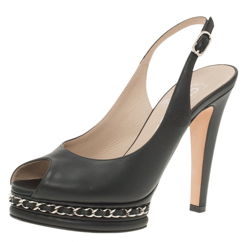 مملوكة مسبقًا صندل شانيل جلد أسود بسلسلة نعل سميك فتحة كعب مقاس 37.5