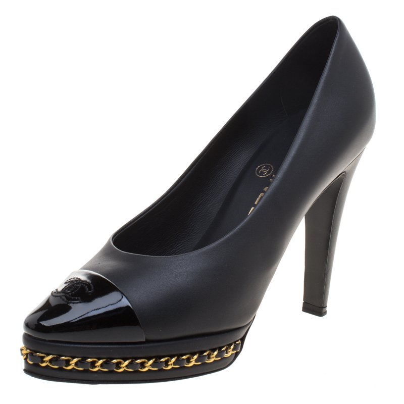 Pre Owned حذاء كعب عالي شانيل نعل سميك تفاصيل سلسلة غطاء مقدمة CC جلد أسود مقاس 36.5