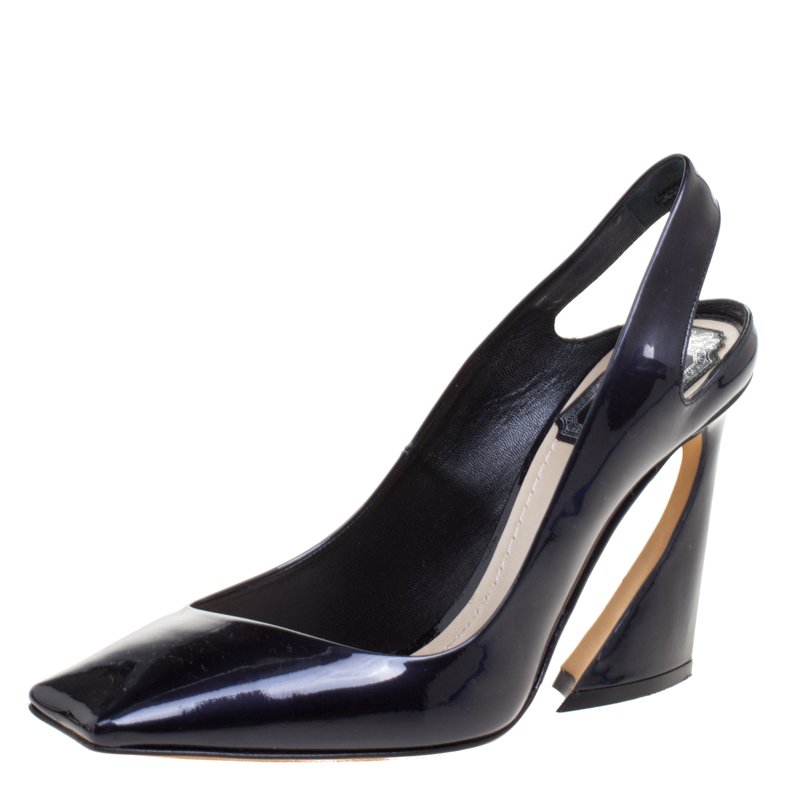 مملوكة مسبقًا صندل ديور جلد أزرق لامع مقدمة مربعة كعب مفتوح مقاس 36