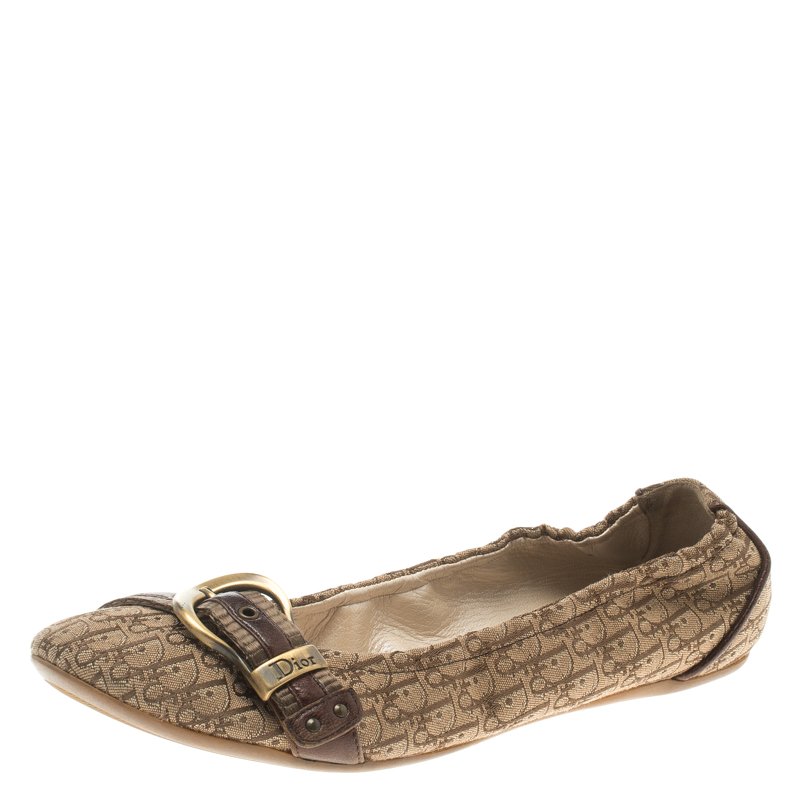 مملوكة مسبقًا Dior Brown Diorissimo Canvas Buckle Detail Scrunch Ballet Flats Size 39