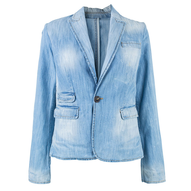 Light denim shop blazer