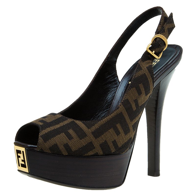 مملوكة مسبقًا صندل فندي كانفاس توباكو زوكا نعل سميك وفتحة كعب مقاس 36