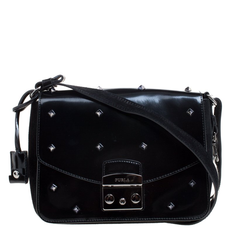 مملوكة مسبقًا Furla Black Glossy Leather and Suede Studded Metropolis Shoulder Bag