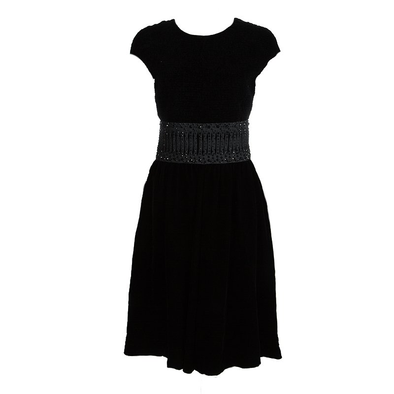 black velvet sleeveless dress