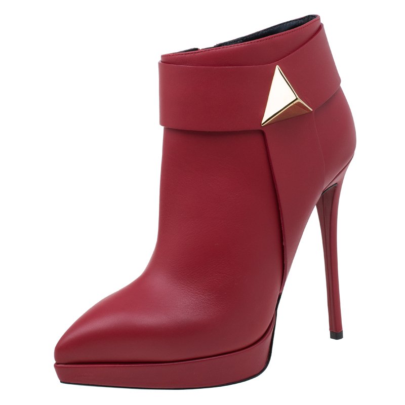مملوكة مسبقًا Giuseppe Zanotti Red Leather Pyramid Stud Platform Ankle Boots Size 39