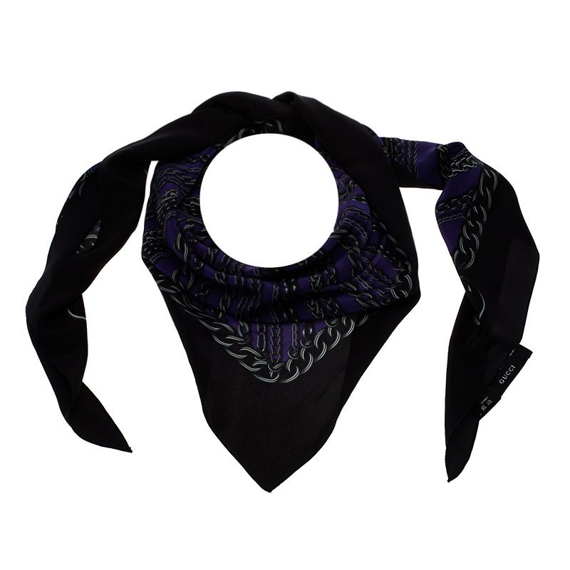 مملوكة مسبقًا Gucci Black and Purple Printed Triangle Silk Scarf