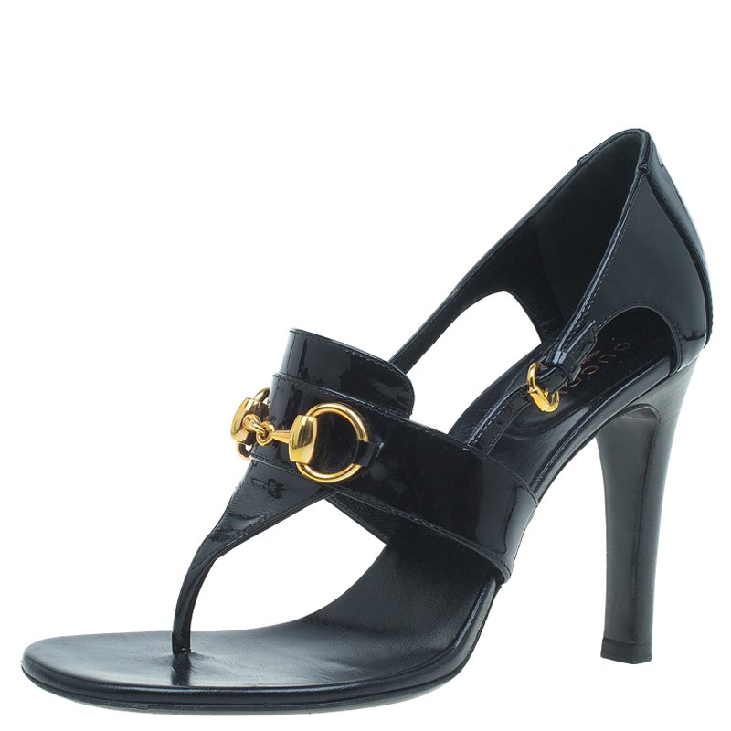 مملوكة مسبقًا صندل إصبع غوتشي هورسبيت جلد أسود لامع مقاس 36
