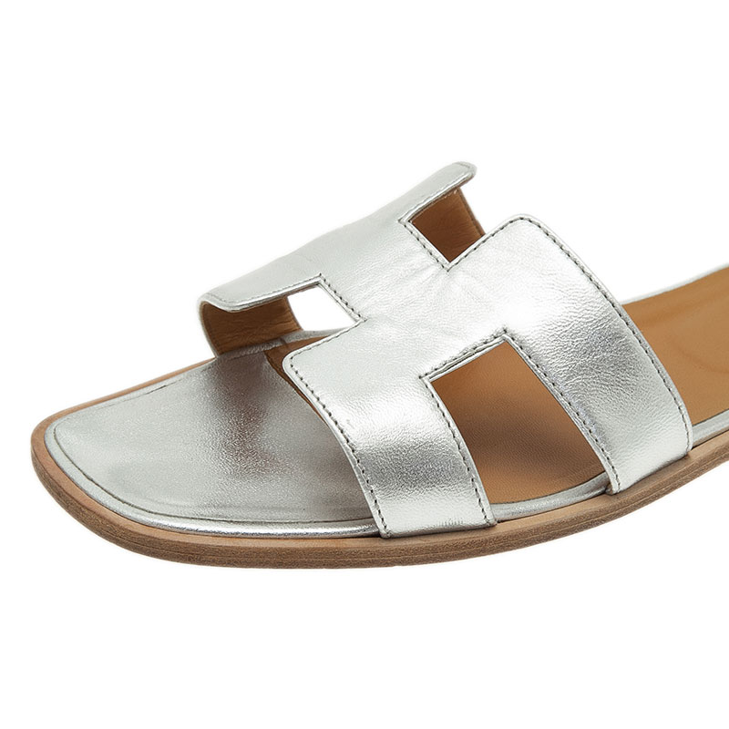 Hermes Metallic Silver Leather Oran Flat Sandals Size 40.5 Hermes | TLC