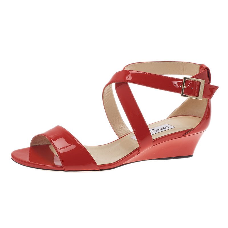 مملوكة مسبقًا صندل جيمي تشو جلد أحمر لامع تشيارا مقاس 40