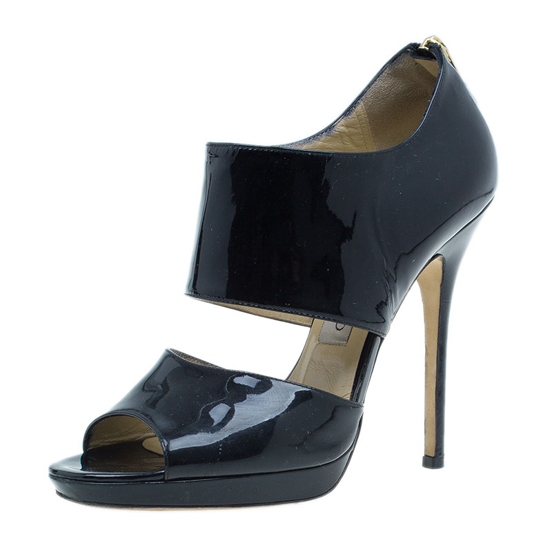 مملوكة مسبقًا Jimmy Choo Black Patent Private Sandals Size 38