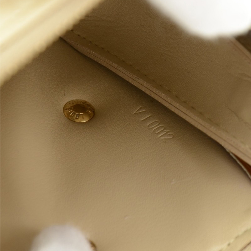 Louis Vuitton Cream Beige Vernis Lexington Pochette – Entourage