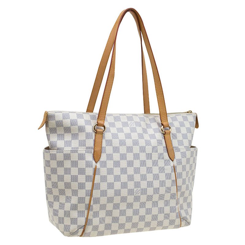 The Louis Vuitton Totally MM in Damier Ebene. And what a beauty this o