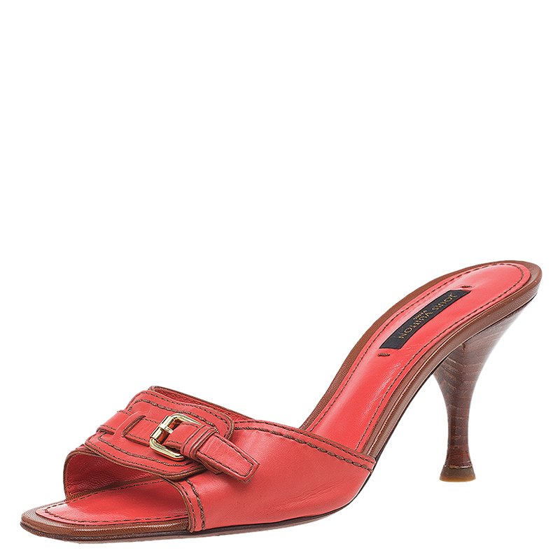 مملوكة مسبقًا صندل سلايد لوي فيتون جلد برتقالي بإبزيم مزين مقاس 36