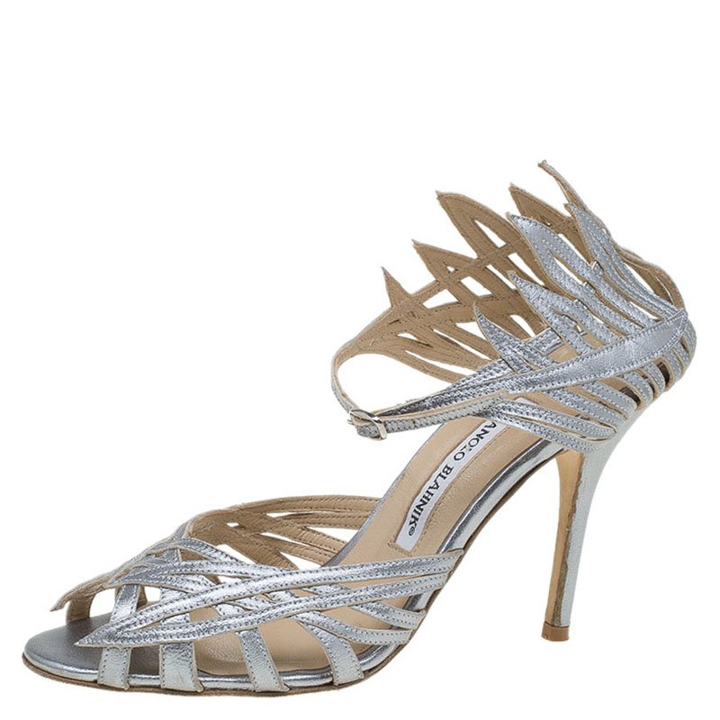 مملوكة مسبقًا Manolo Blahnik Metallic Silver Strappy Sandals Size 37