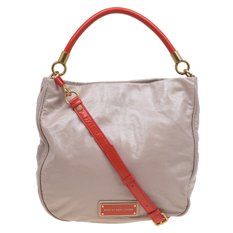 مملوكة مسبقًا Marc By Marc Jacobs Light Taupe Patent Leather Too Hot To Handle Hobo