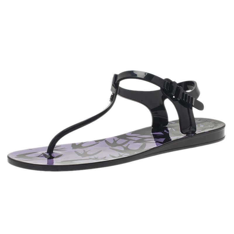 Pre Owned صندل سلايد جيلي أم سي كيو باي ألكساندر ماكوين أسود طباعة طيور مقاس 39/40