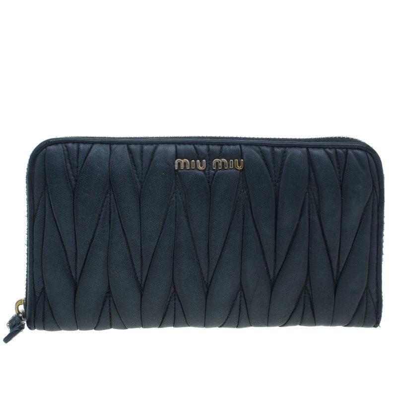 Pre Owned Miu Miu Black Leather Matelasse Wallet