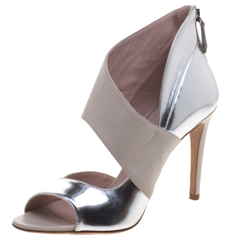 Pre Owned Miu Miu Two Tone Leather Asymmetrical Strap Peep Toe Pumps Size 38.5