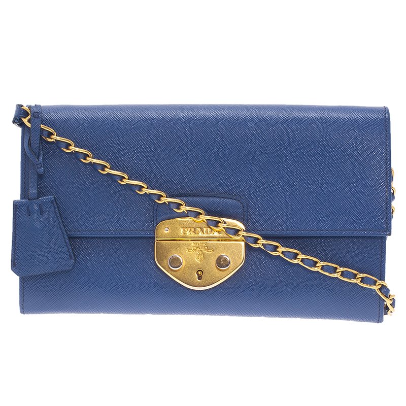 Pre Owned حقيبة كلتش برادا باندوليرا جلد سافيانو لوكس زرقاء