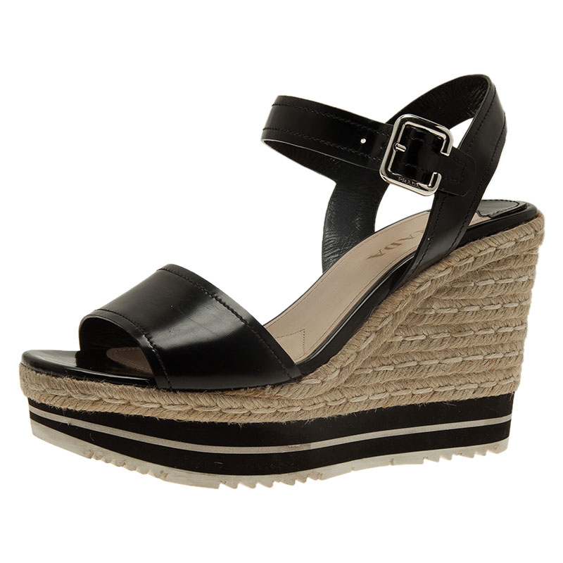 مملوكة مسبقًا صندل اسبادريل برادا ويدج جلد لامع أسود مقاس 39.5