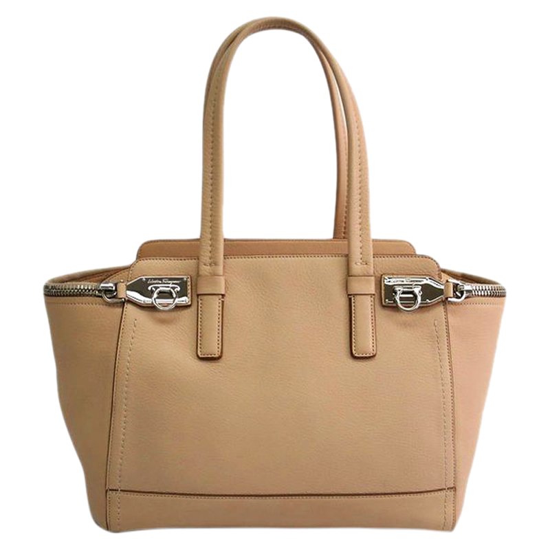 Pre Owned Salvatore Ferragamo Beige Leather Verve Tote