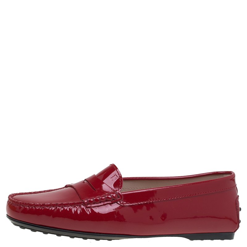 Pre Owned حذاء موكاسان تودز جوما لو جلد لامع أحمر مقاس 39.5