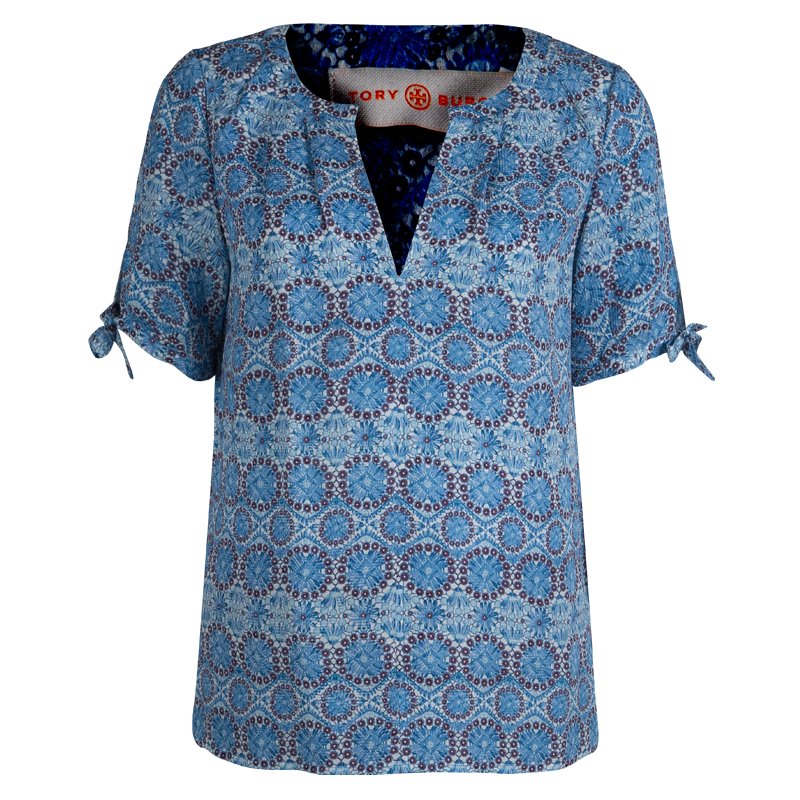 مملوكة مسبقًا بلوزة توري برش زرقاء موردة مطبوعة بأكمام قصيرة M