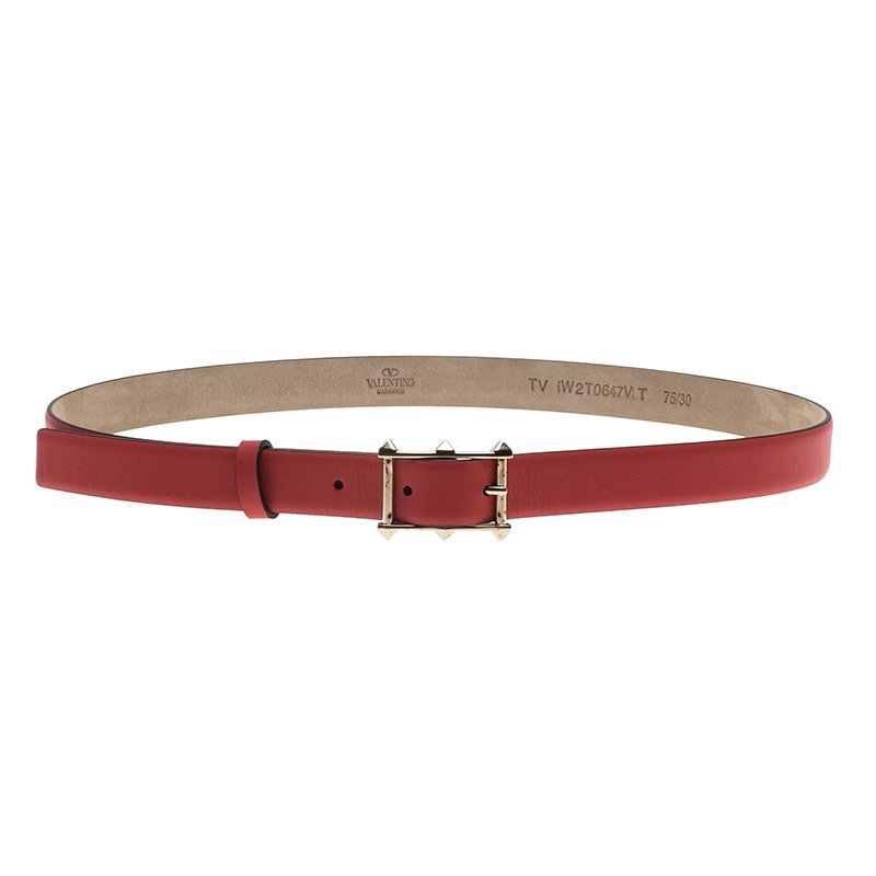مملوكة مسبقًا Valentino Red Leather Rockstud Buckle Belt 75CM