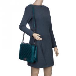 مملوكة مسبقًا حقيبة يد شانيل بوي بقلاب مطرزة جلد مبطن خضراء كبيرة