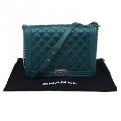 مملوكة مسبقًا حقيبة يد شانيل بوي بقلاب مطرزة جلد مبطن خضراء كبيرة