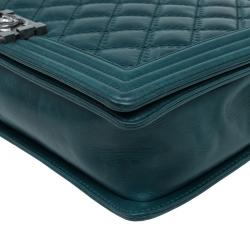 مملوكة مسبقًا حقيبة يد شانيل بوي بقلاب مطرزة جلد مبطن خضراء كبيرة