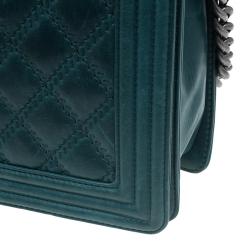 مملوكة مسبقًا حقيبة يد شانيل بوي بقلاب مطرزة جلد مبطن خضراء كبيرة