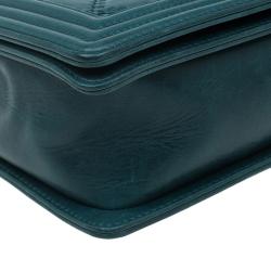 مملوكة مسبقًا حقيبة يد شانيل بوي بقلاب مطرزة جلد مبطن خضراء كبيرة