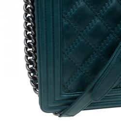 مملوكة مسبقًا حقيبة يد شانيل بوي بقلاب مطرزة جلد مبطن خضراء كبيرة