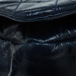 مملوكة مسبقًا Chanel Navy Blue Quilted Glazed Leather CC Logo Flap Shoulder Bag